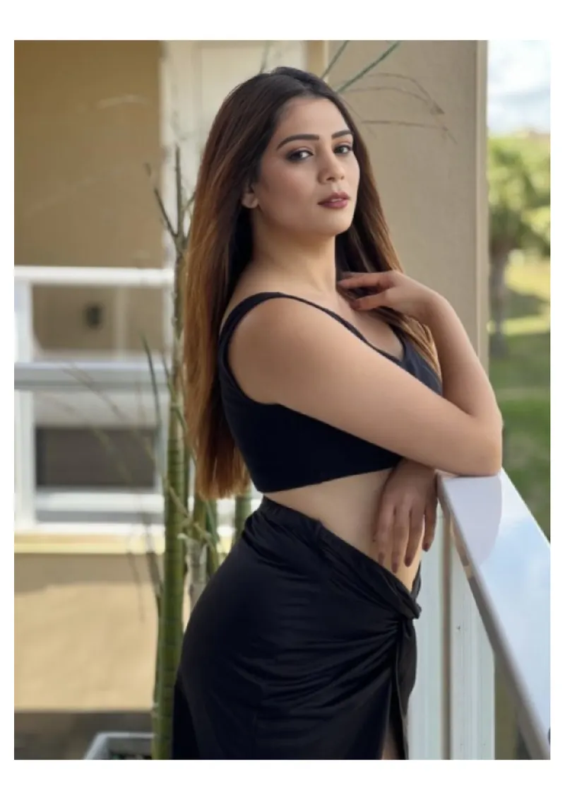 Busty Girl Zareena — photo 2
